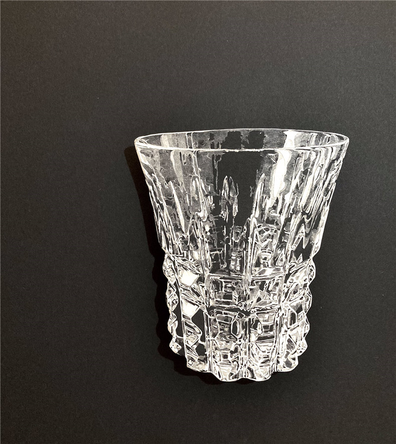 《纸雕的玻璃製品》超逼真以為是真正「玻璃製品」!还可能拿它装水!-真好呀
