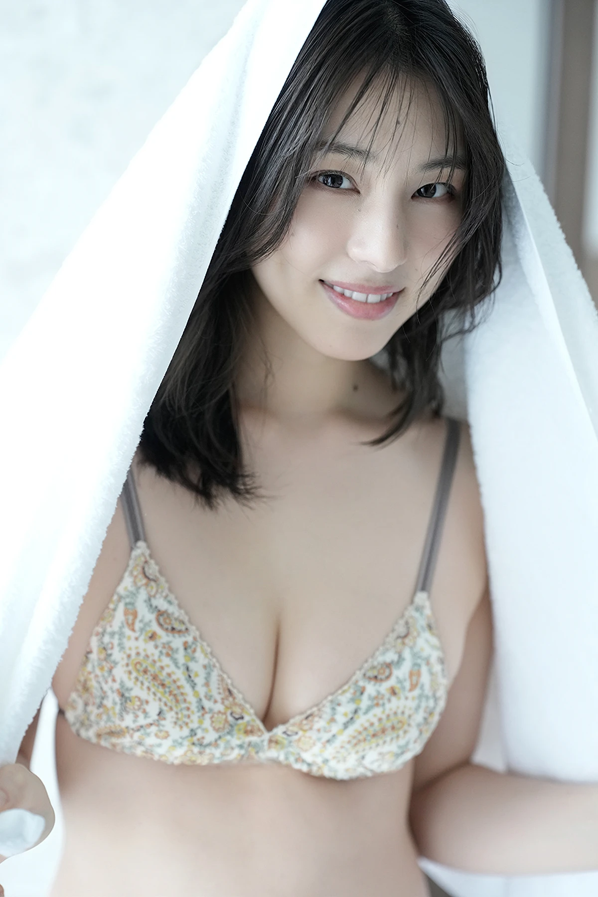 相乐伊织发布最新数字写真集《Beside Seaside》-1